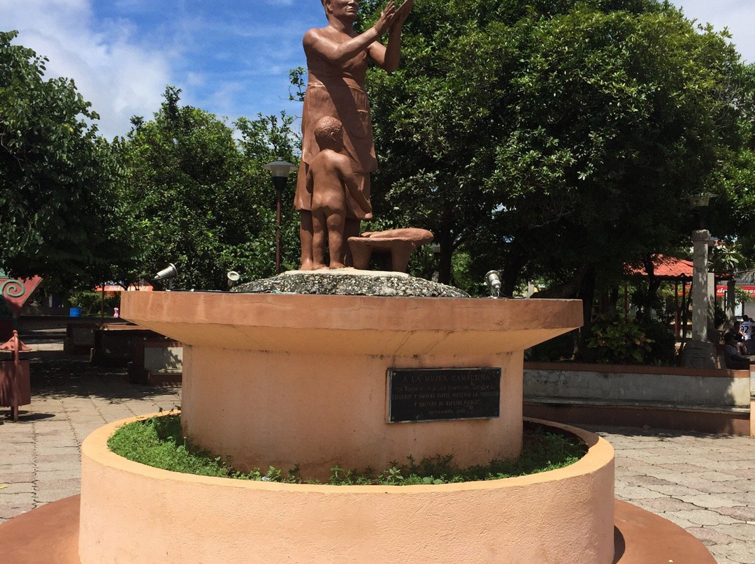 Parque  Bernabela Ramos景点图片