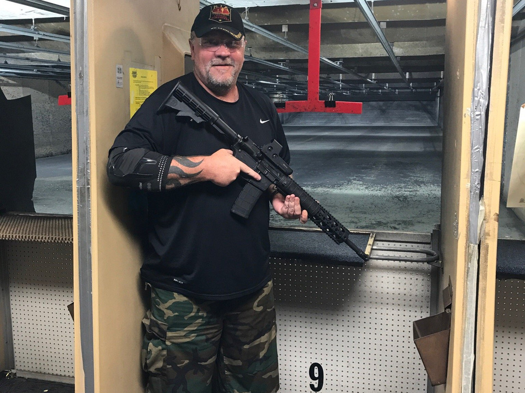 Double Action Indoor Shooting Center & Gun Shop-Madison Heights必去景点