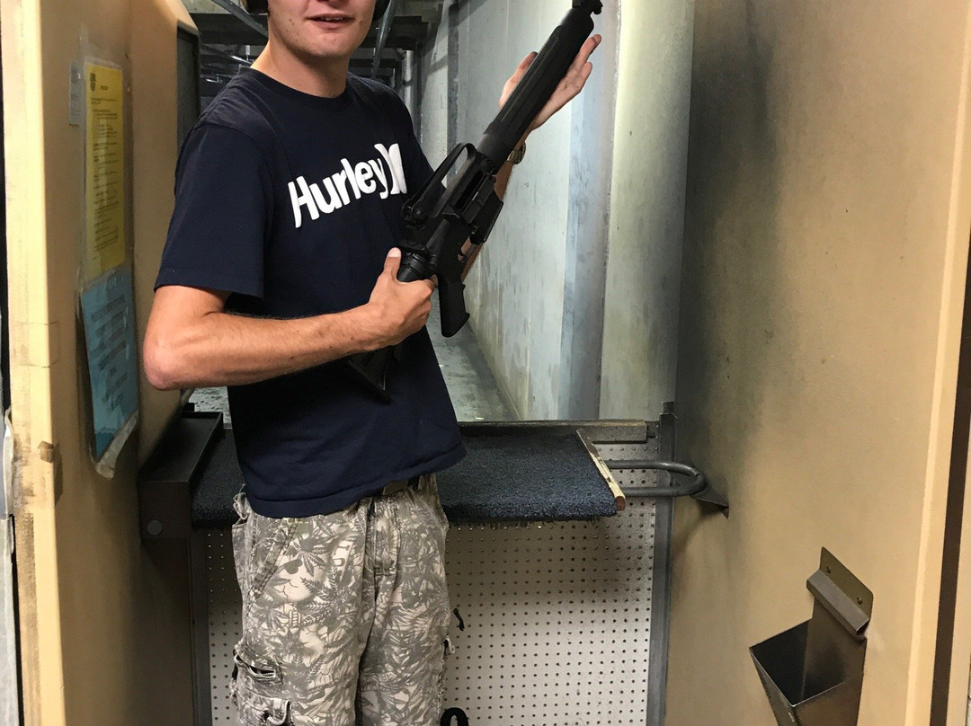 Double Action Indoor Shooting Center & Gun Shop-Madison Heights必去景点