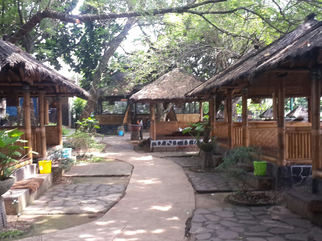 Jonggol餐馆和美食-Saung Alam Sunda