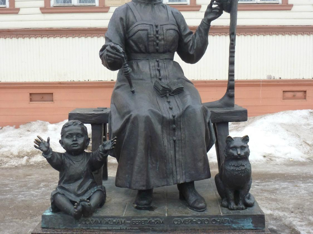 Monument to Russian Wifes - Savers of Family Hearth景点图片