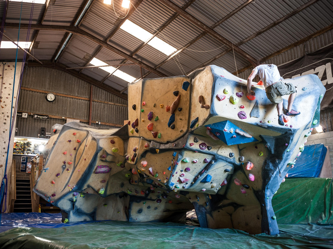 Lifton旅游景点-The Barn Climbing Centre