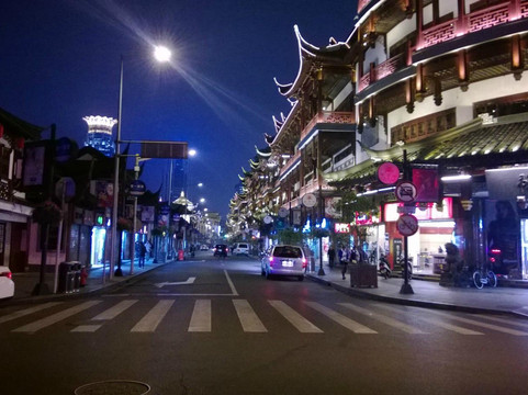 Untour上海美食游-上海市必去景点