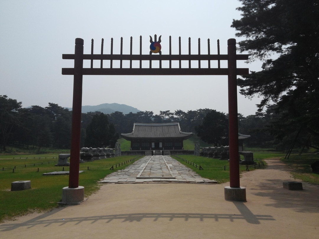 Hongneung and Yureung Royal Tombs-南杨州市必去景点
