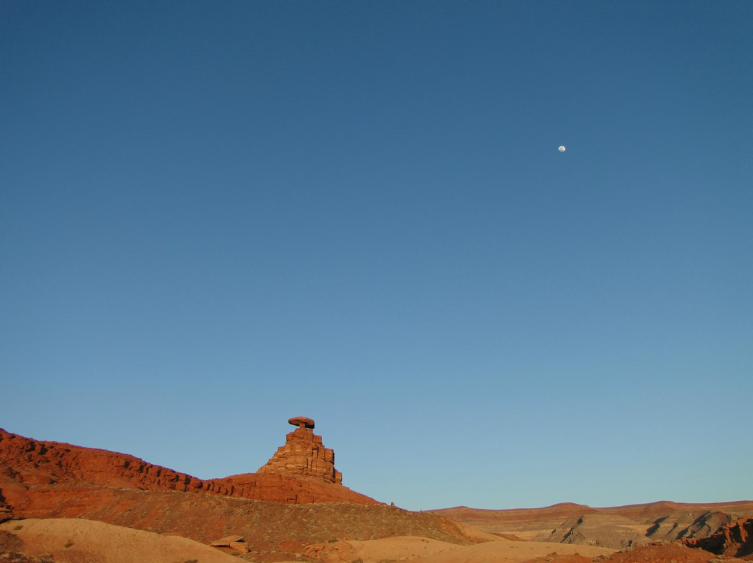 Mexican Hat Rock Formation-梅西肯哈特必去景点