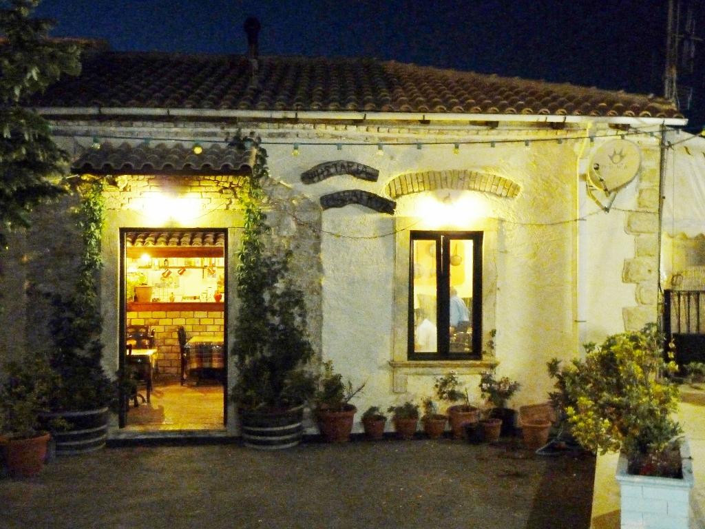 Maragkos grill house