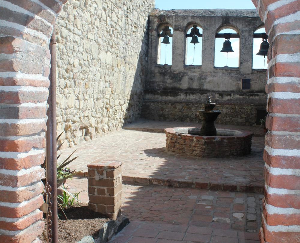 燕子教堂-San Juan Capistrano必去景点