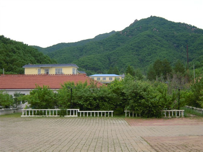 龙泉山庄主图
