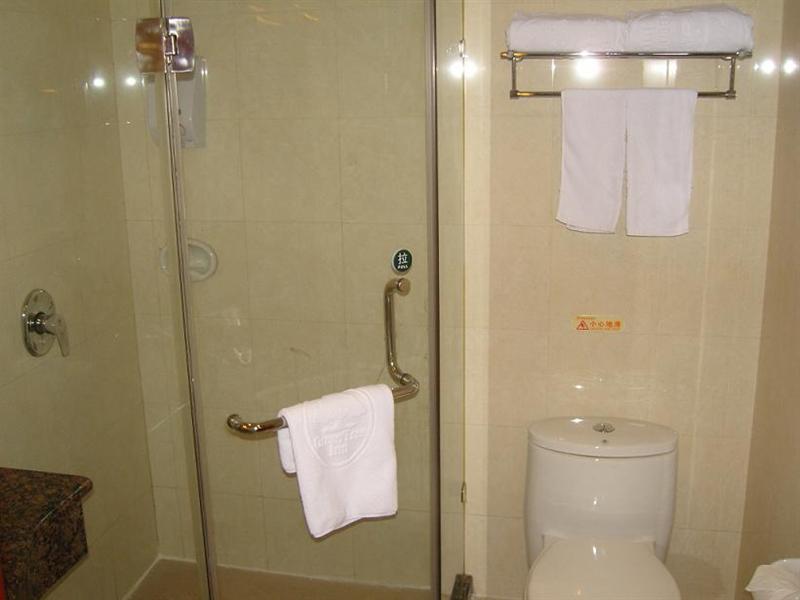 格美酒店(上海武宁曹杨路地铁站店)-客卧