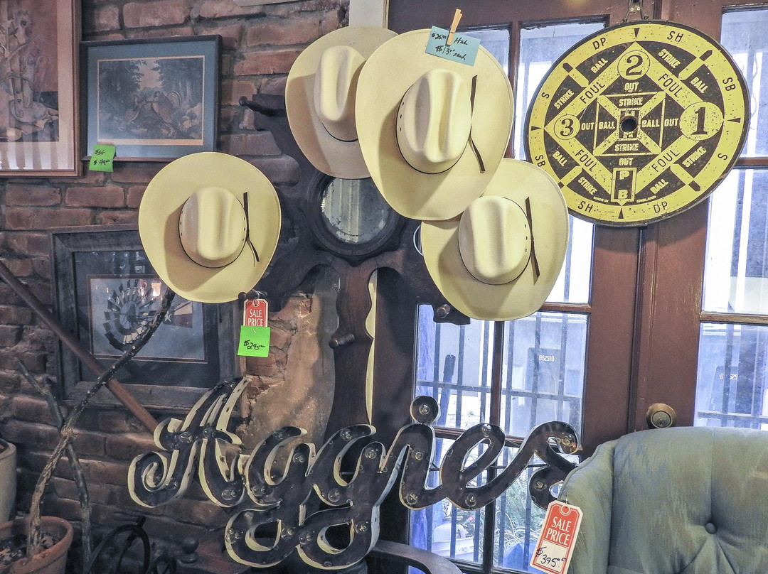 Jr's Antiques & Collectibles景点图片