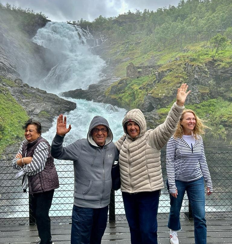 Kjosfossen Waterfall景点图片
