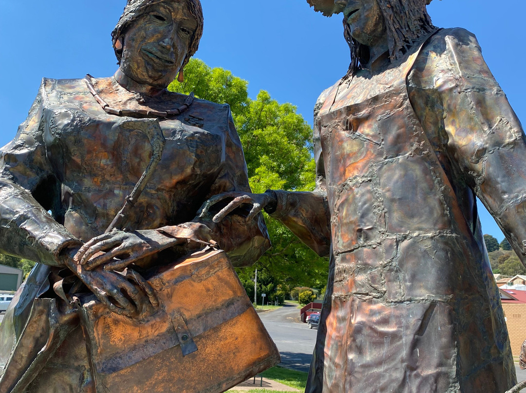 Dad & Dave, Mum & Mabel sculpture-刚达盖必去景点