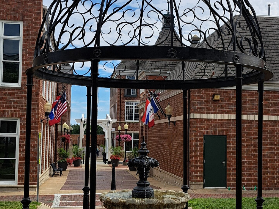 Molengracht Plaza and Canal-Pella必去景点