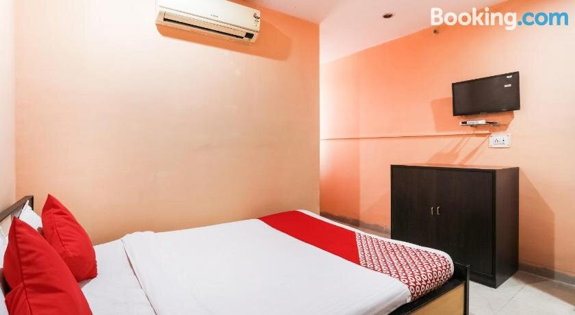 Super OYO Hotel Priyal