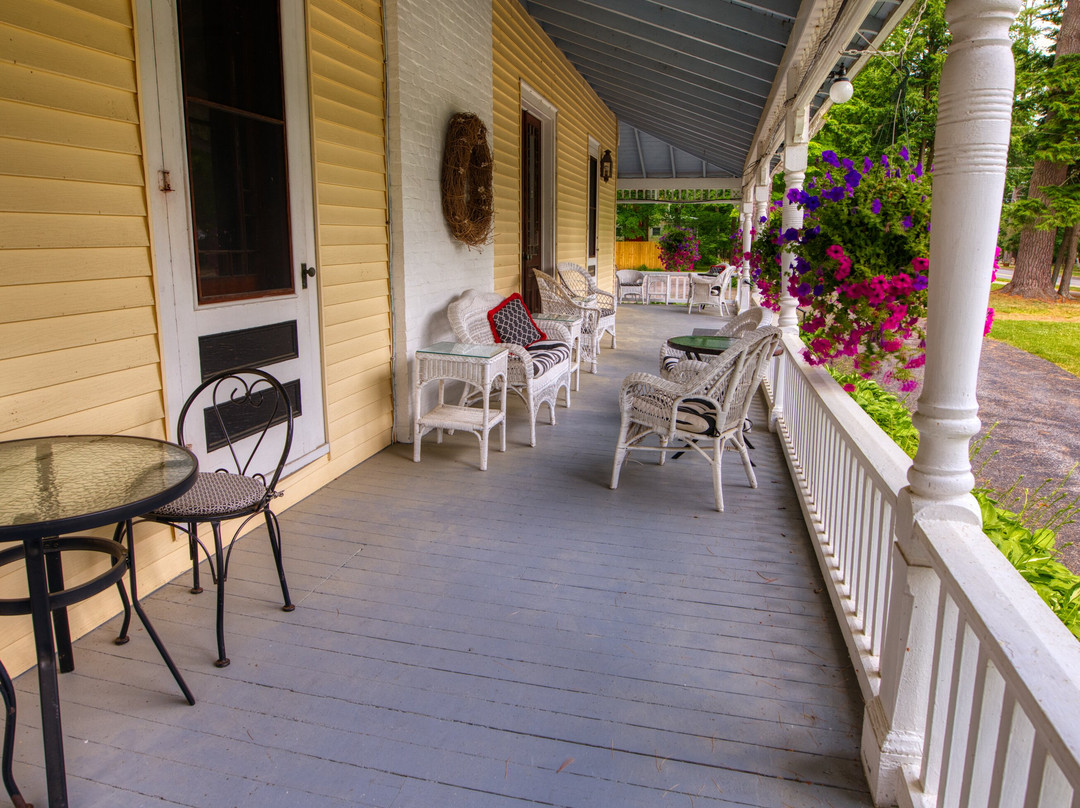 Rockwell Falls Inn And Wine Bar主图