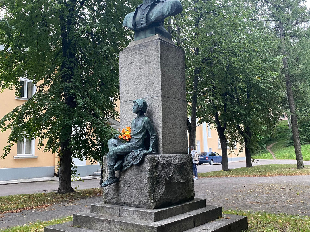 Monument to Lomonosov景点图片