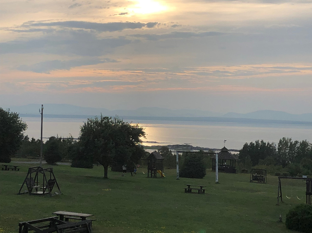 Motel Au Fleuve D'Argent Et Chalets主图