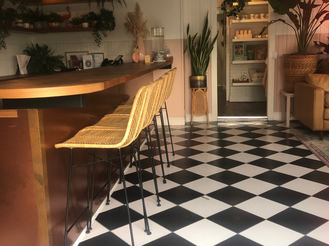 The June Motel主图