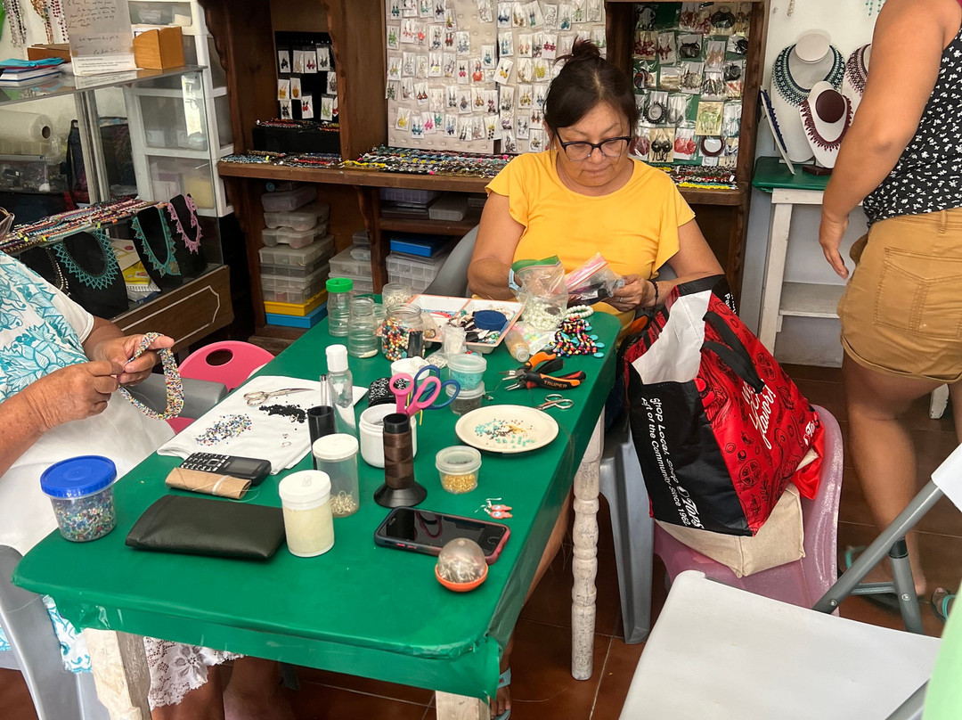 Women's Beading Cooperative-女人岛必去景点