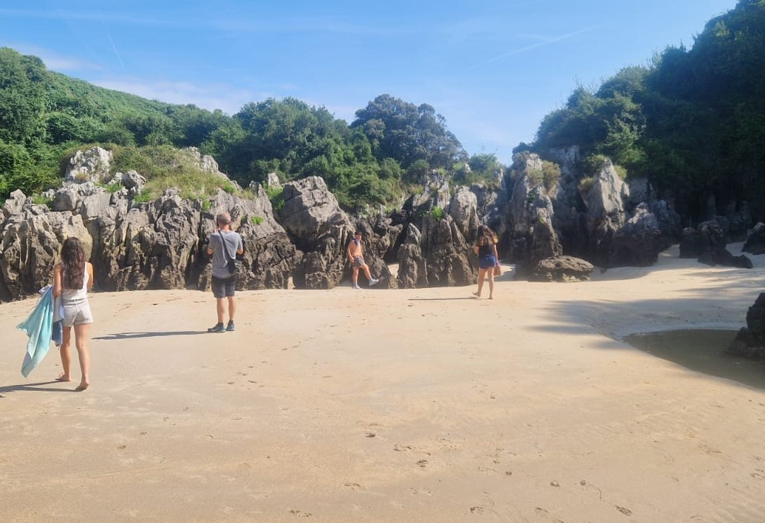 Playa de Berellin-Prellezo必去景点