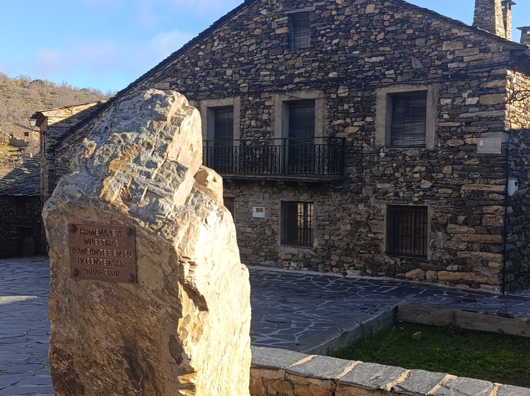 Pueblos Negros-Campillo de Ranas必去景点