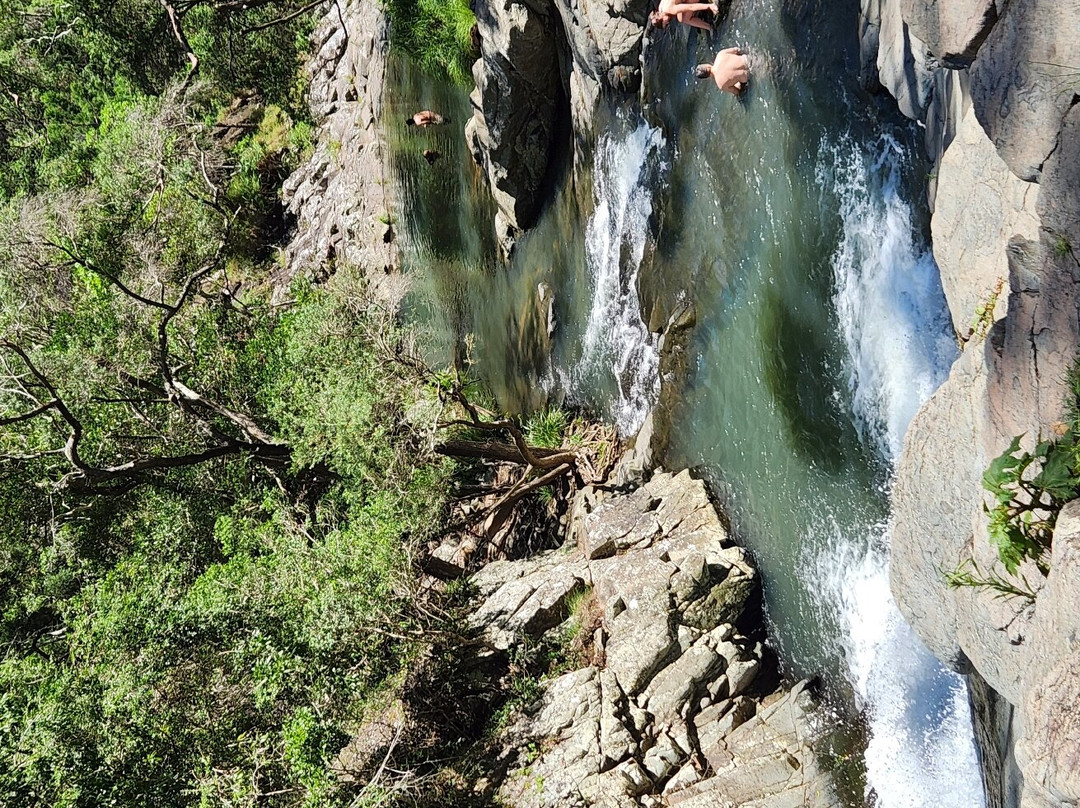 Cedar Creek Falls景点图片