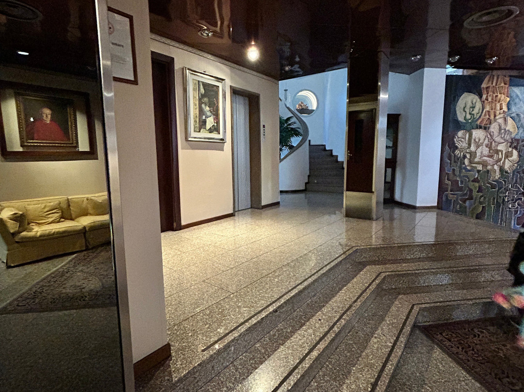 米尼皇宫酒店主图