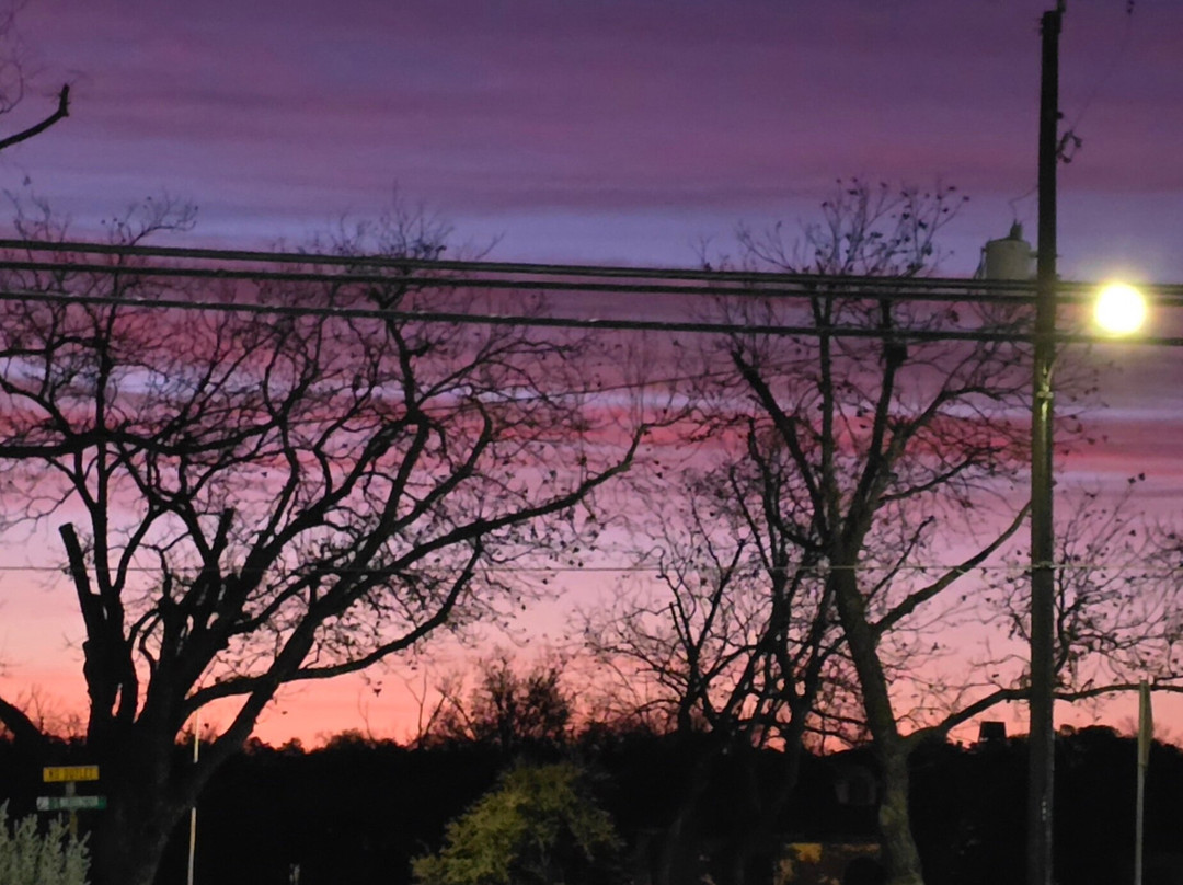 拜伦斯河酒店主图