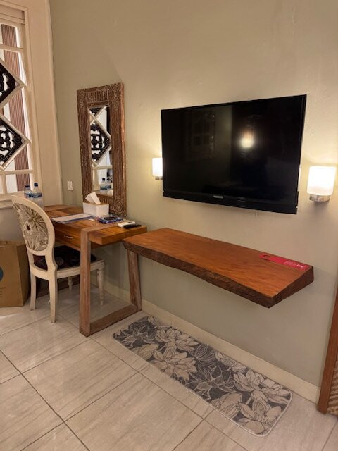 珀涅罗珀海滩风景饭店主图