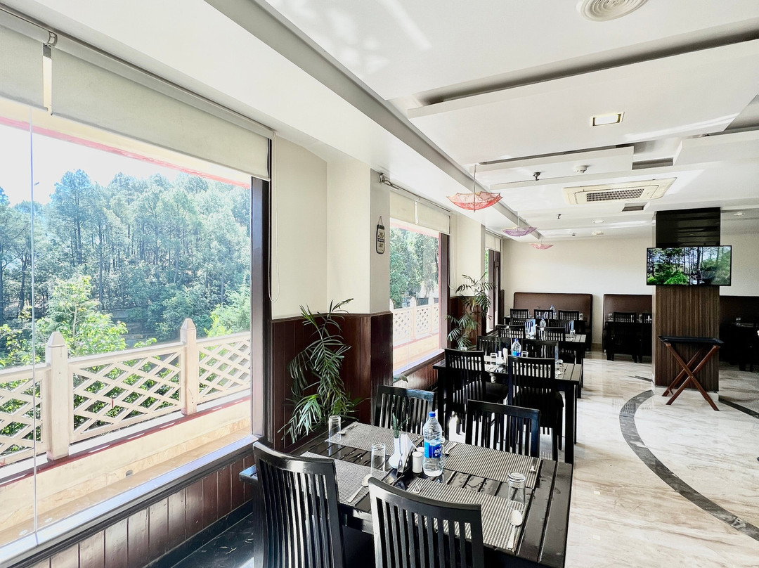 Sea Hawk Hill Resort, Bhimtal主图