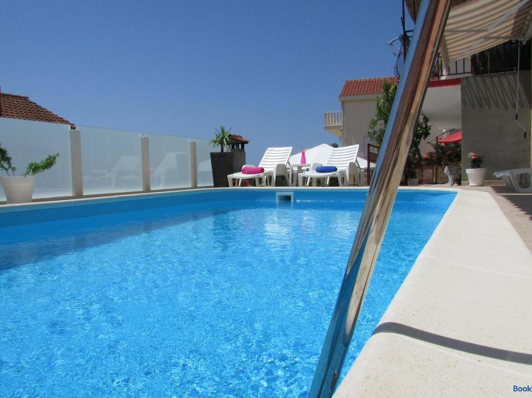 Grohote酒店住宿-Apartments Bartulic