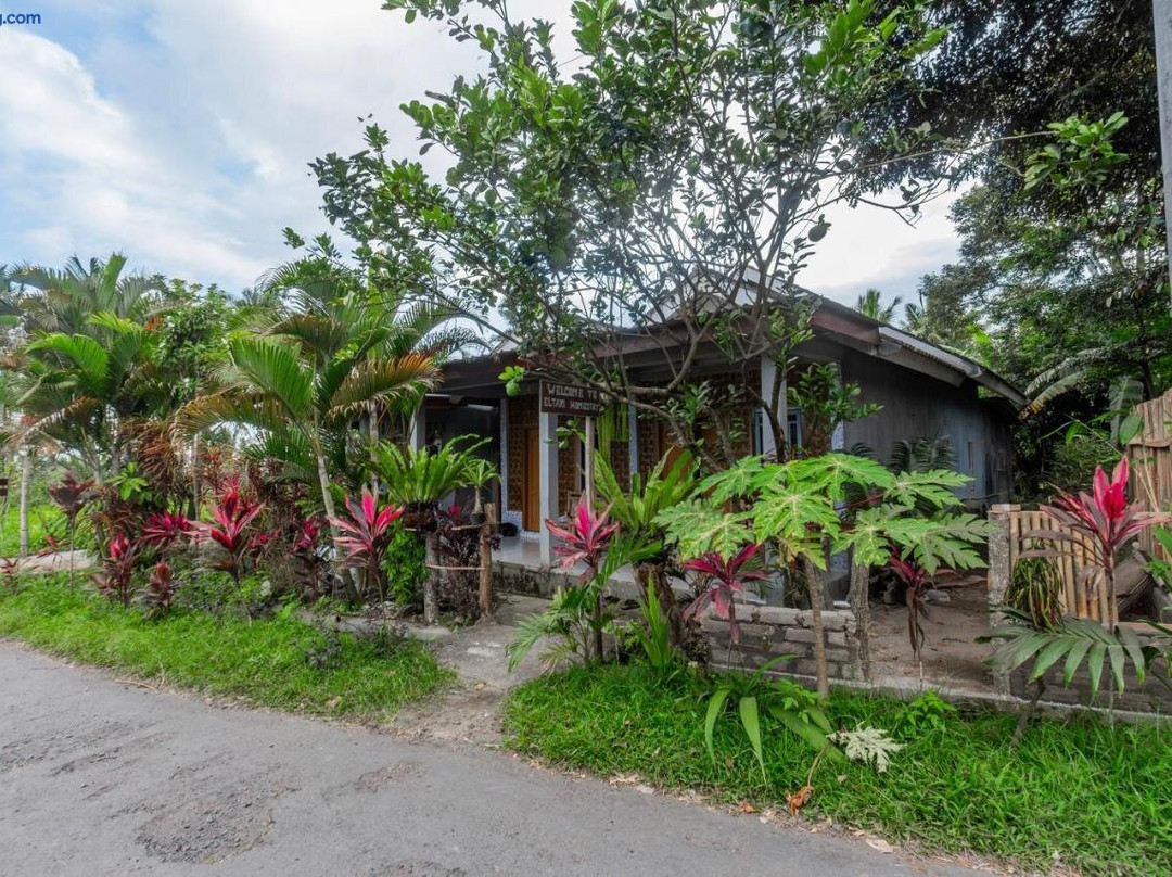 Oyo 93666 Lestari Homestay