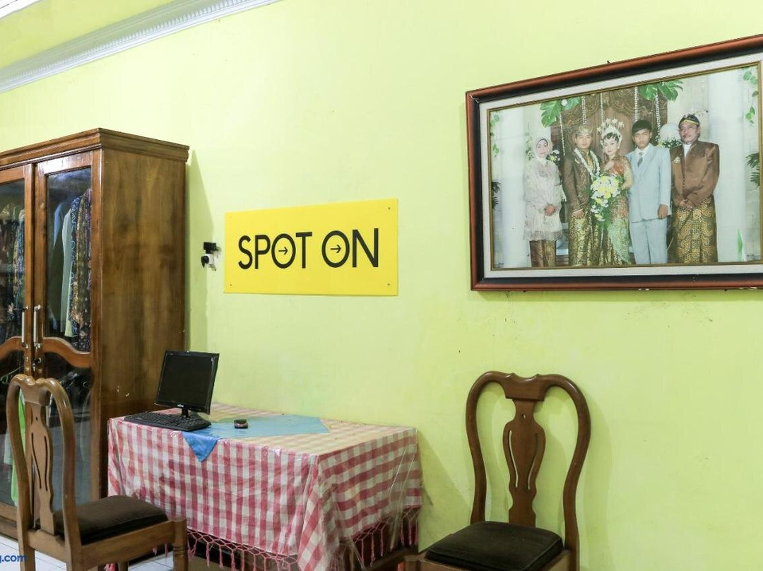 Spot On 2440 Wallet Family Residence