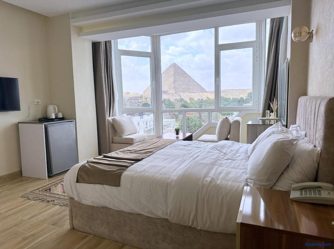 Pyramids Wonders Hotel