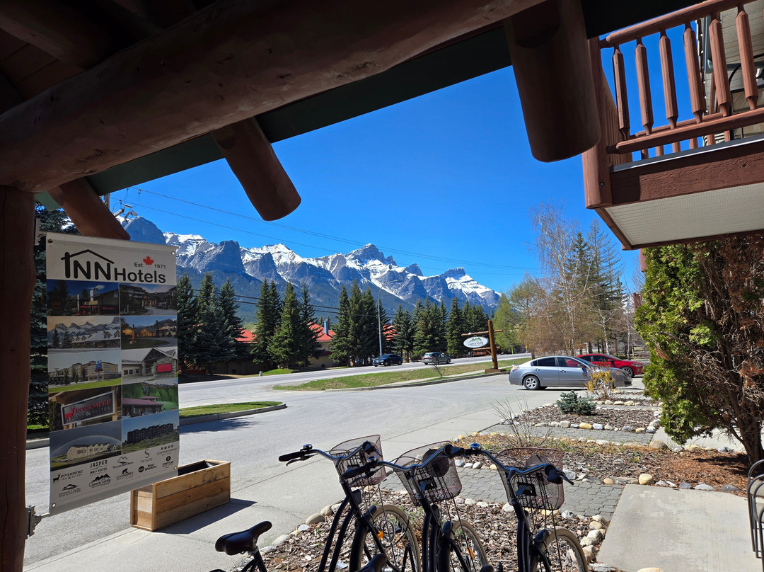 Canmore Rocky Mountain Inn主图