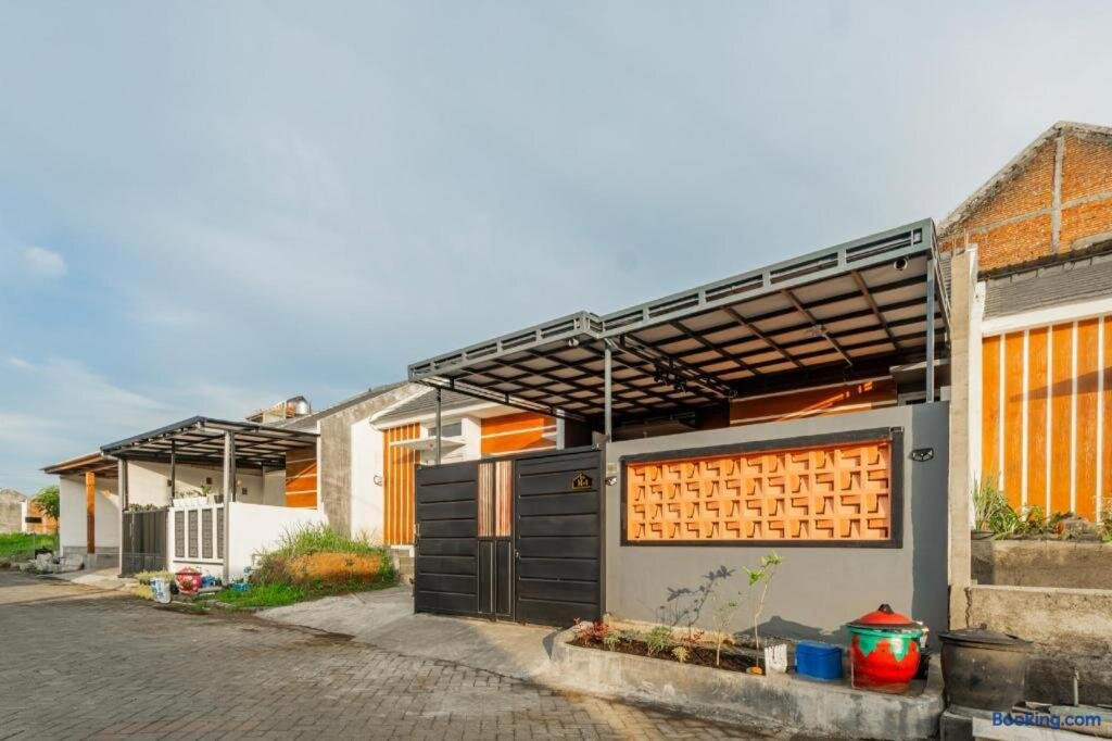 OYO 93710 Bidara Guest House Syariah