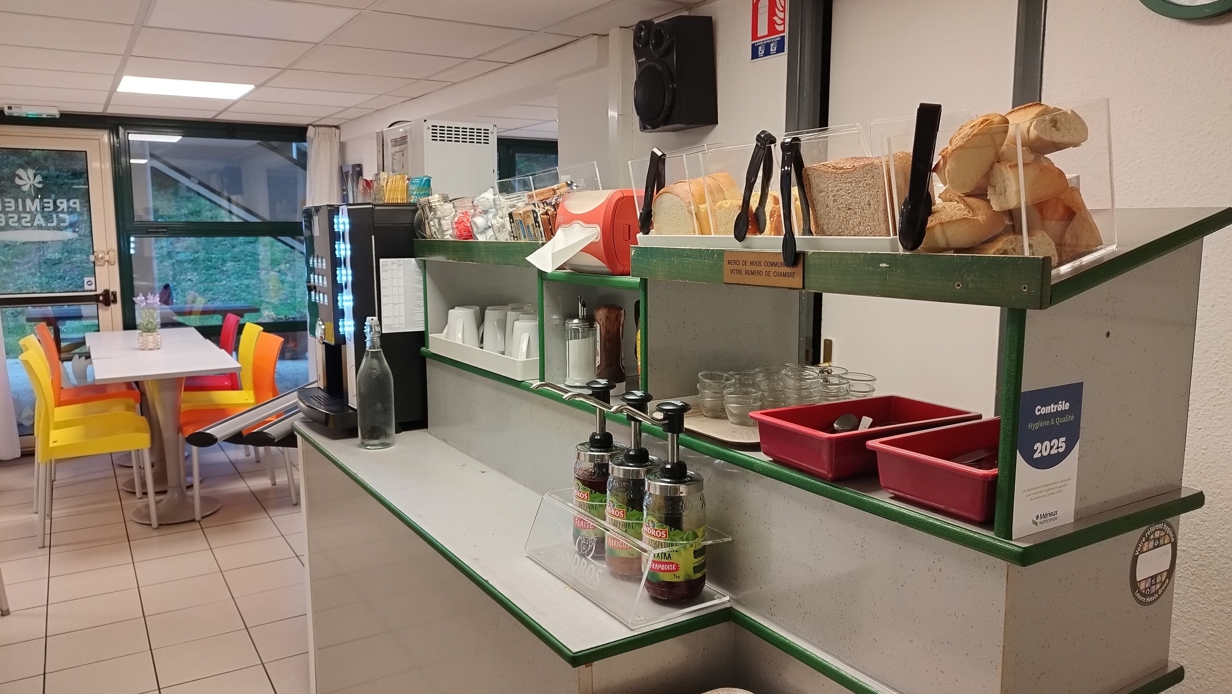 南拉罗谢尔 - 安格林斯普瑞米尔经典酒店-官方