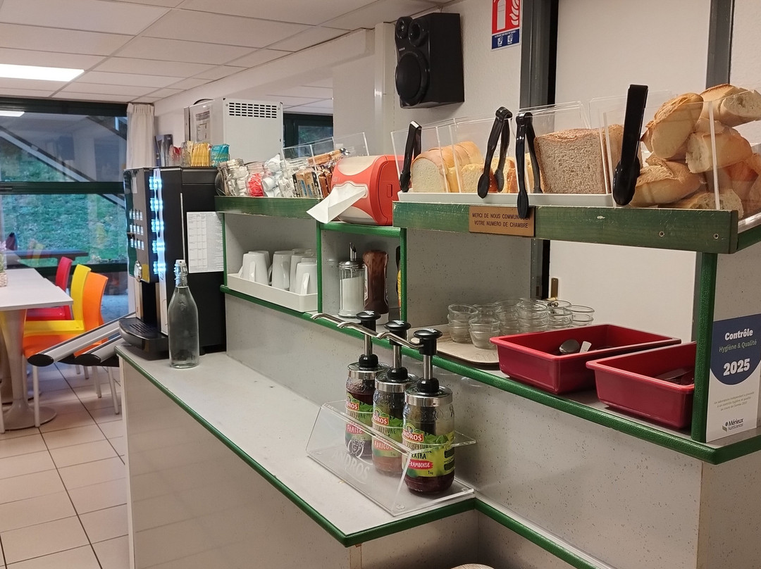 南拉罗谢尔 - 安格林斯普瑞米尔经典酒店主图