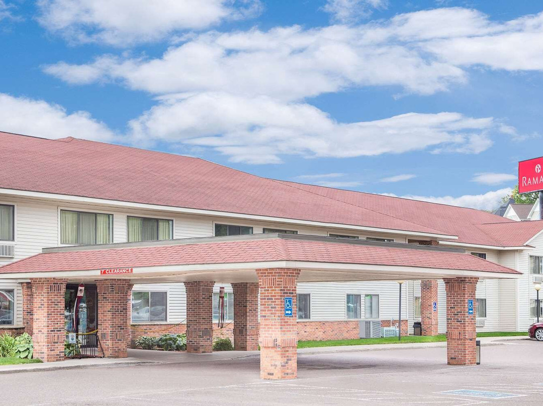 Dollar Bay酒店住宿-Ramada by Wyndham Hancock Waterfront