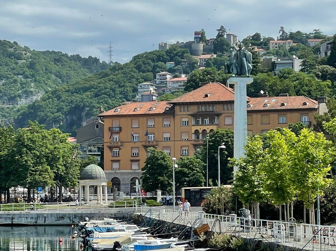 Mrtvi kanal i Palača Adamić-里耶卡必去景点