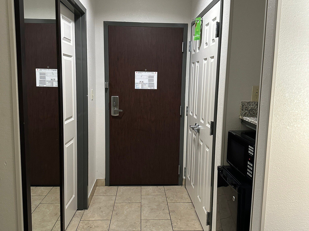 La Quinta Inn & Suites By Wyndham Tulsa Midtown主图