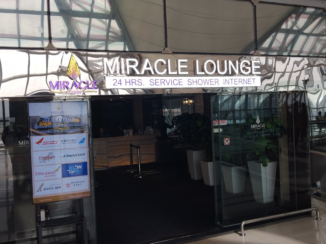 Miracle Lounge-Racha Thewa必去景点