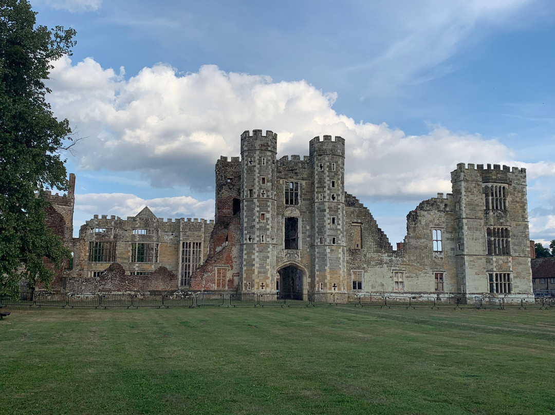 Cowdray Ruins-Easebourne必去景点