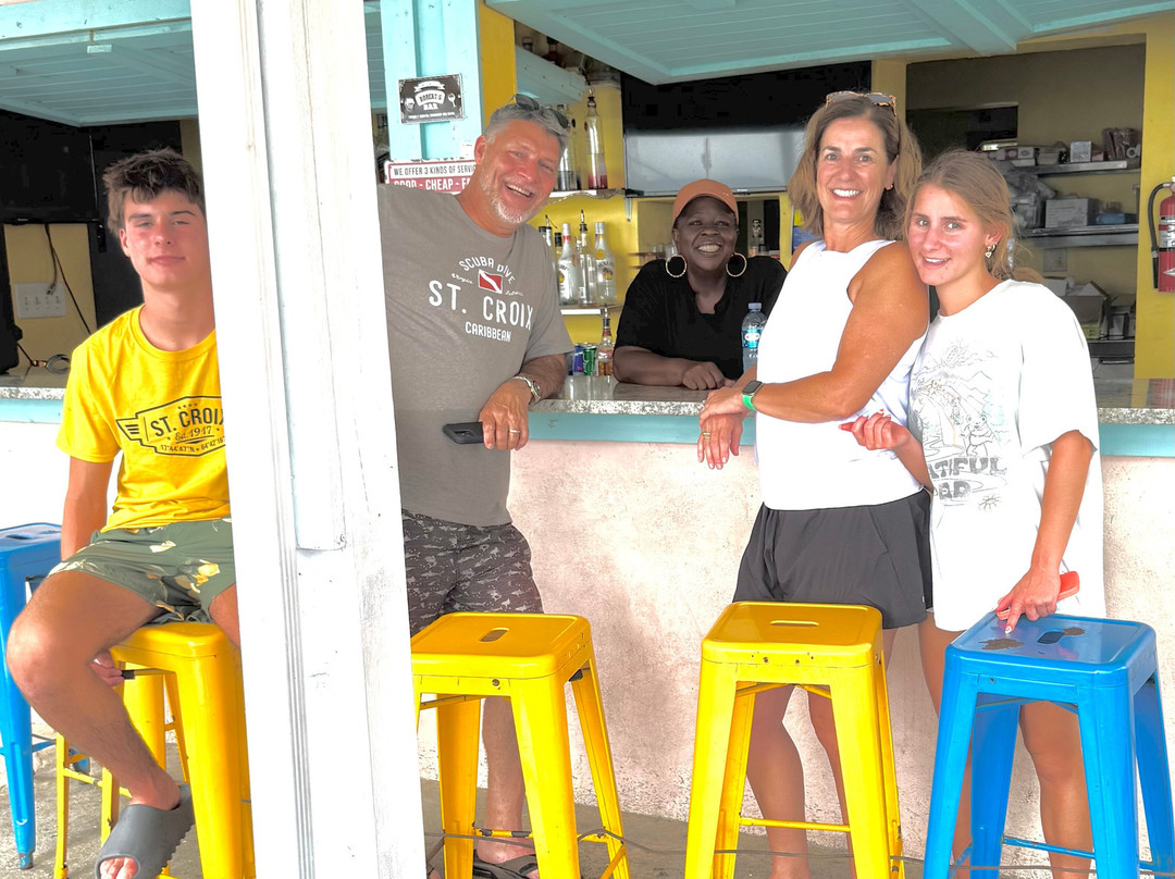 Aquaholic Beach Bar & Grill