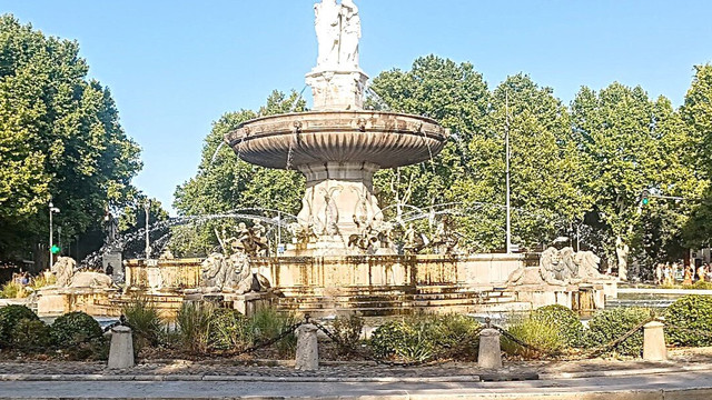 Fontaine de La Rotonde-普罗旺斯必去景点