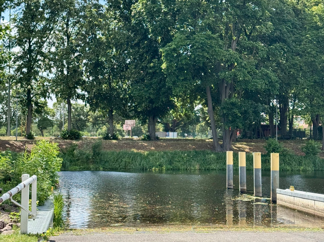 Schlosshafen Oranienburg mit Reisemobilstellplatz-奥拉宁堡必去景点