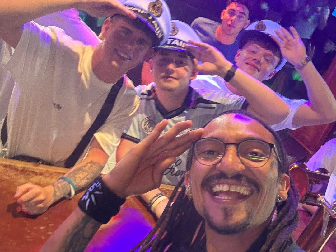 Legends Bar-阿尔布赞拉必去景点