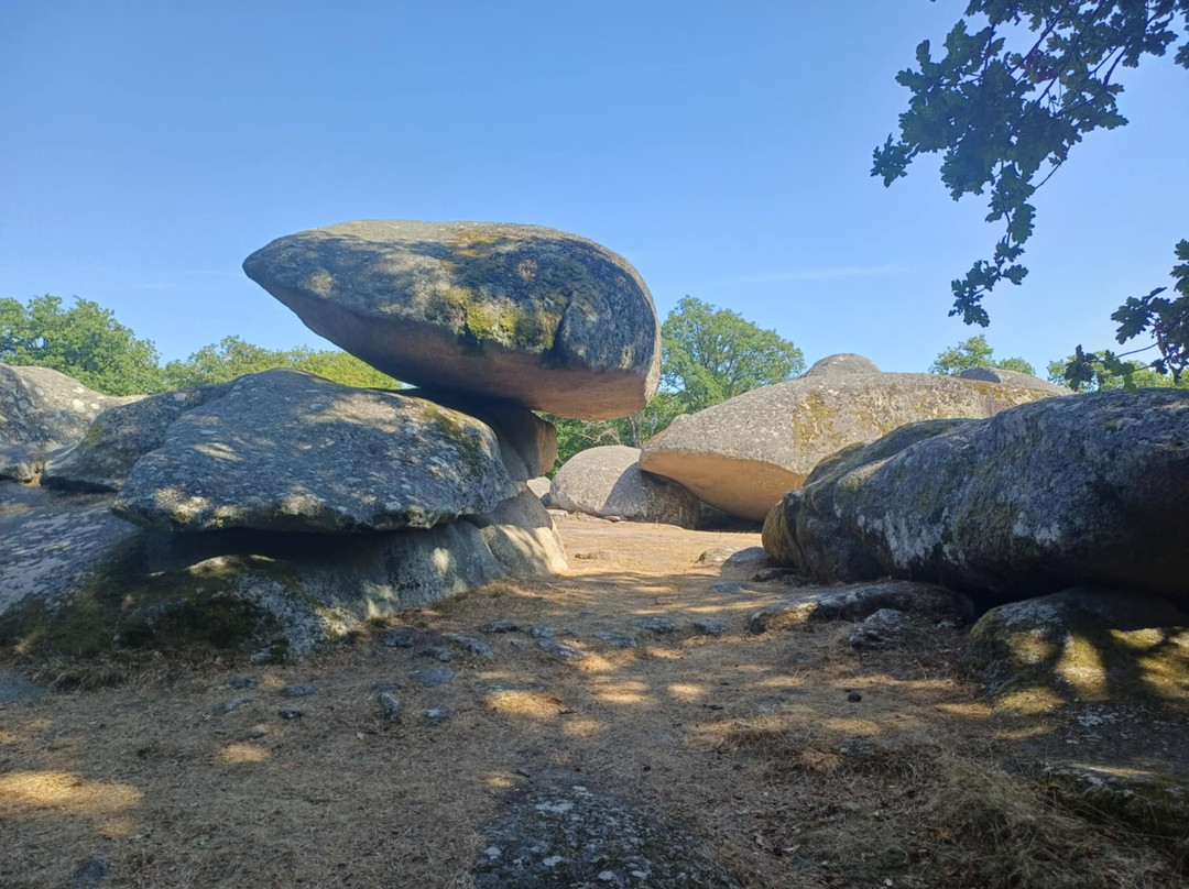 Les Pierres Jaumâtres-Toulx-Sainte-Croix必去景点