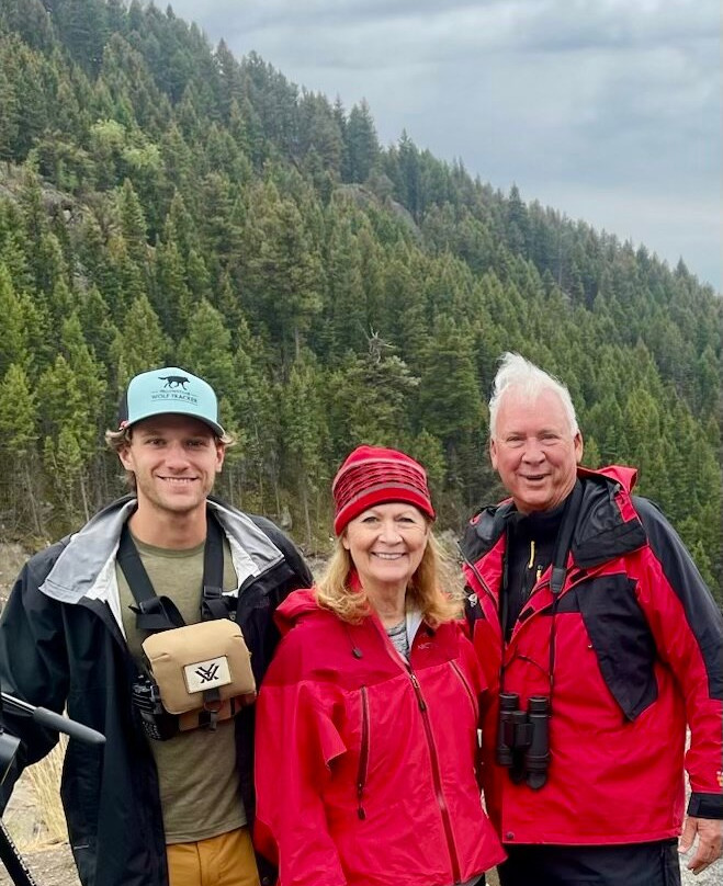 Yellowstone Wolf Tracker-加德纳必去景点