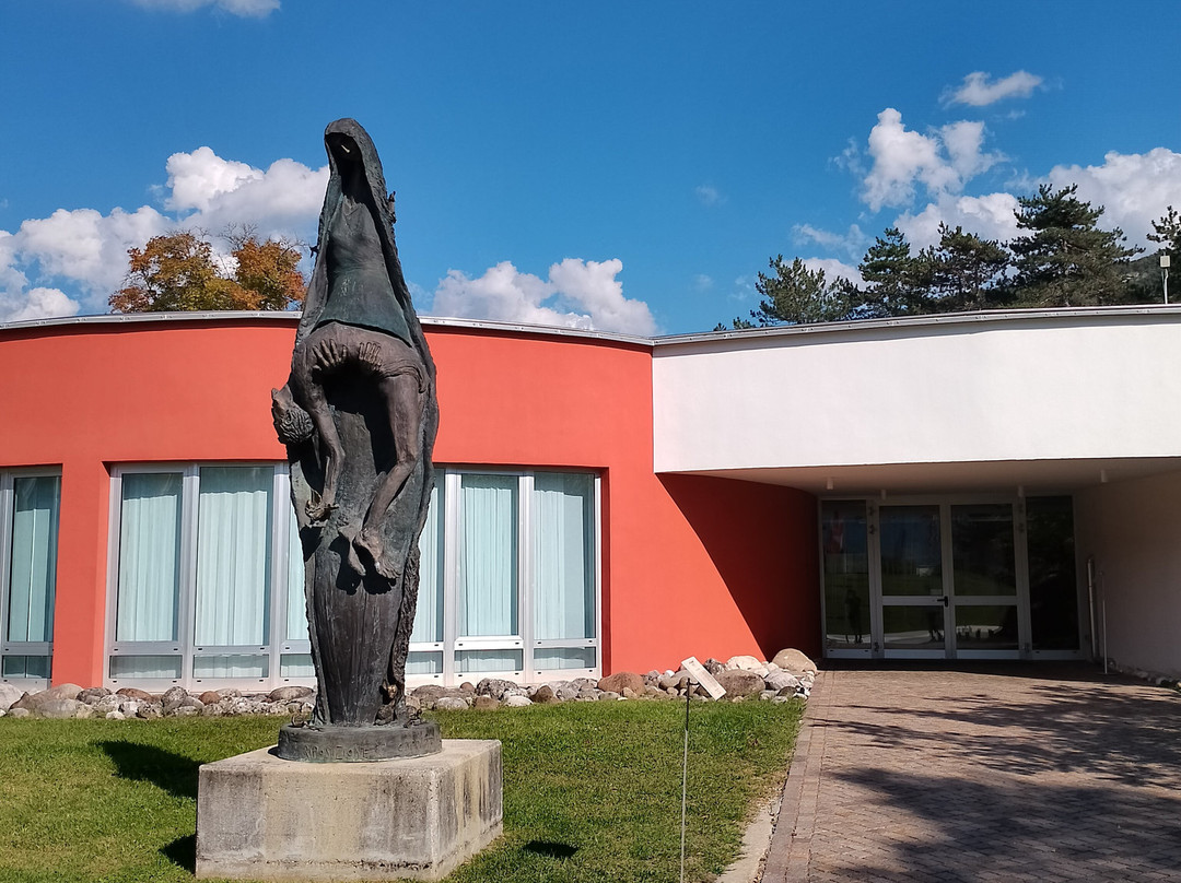 Campana dei Caduti-罗韦雷托必去景点